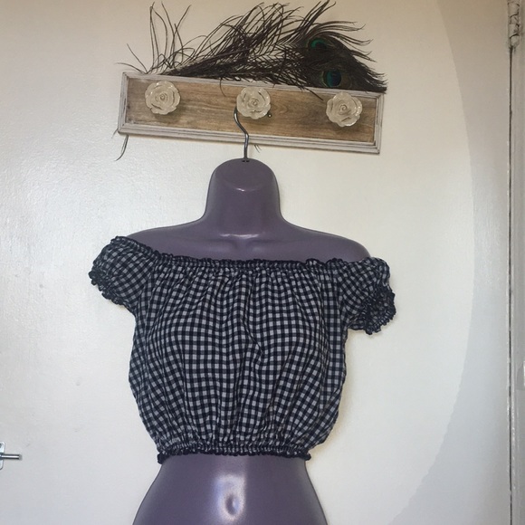 Brandy Melville off the shoulder crop - Picture 2 of 5